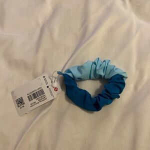 NWT Lululemon Uplifting Scrunchie
